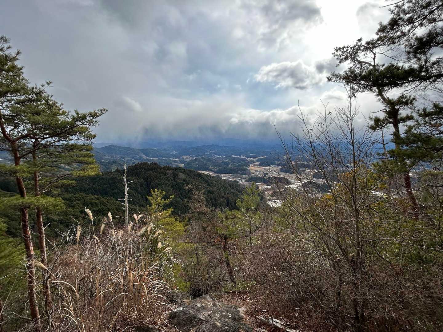 えぇ天気なら大峰も見えたのにな〜
