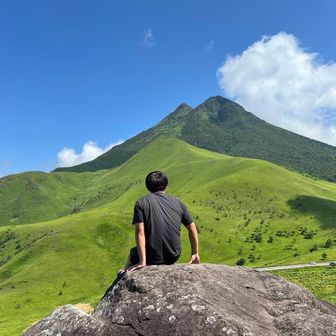 山登りょうすけ