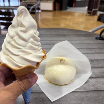 道の駅和田浦でくじら肉まんと千葉産ハチミツソフトをいただきました