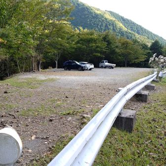 平日なのでまだ3台、この3連休は激込みかな
