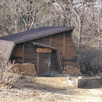 祈祷ヶ原の避難小屋