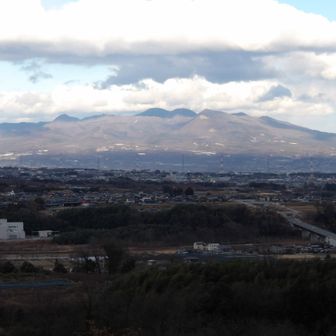 こちらの登山口から、ちょっと歩くと目の前に…
ど、ど～んと赤城山！
ෆු(˃ர˂)ෆු