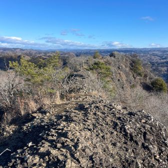 まさにあれはジャンダルム。
尾根の痩せ具合は、蟻の塔渡りほどではないと思います。