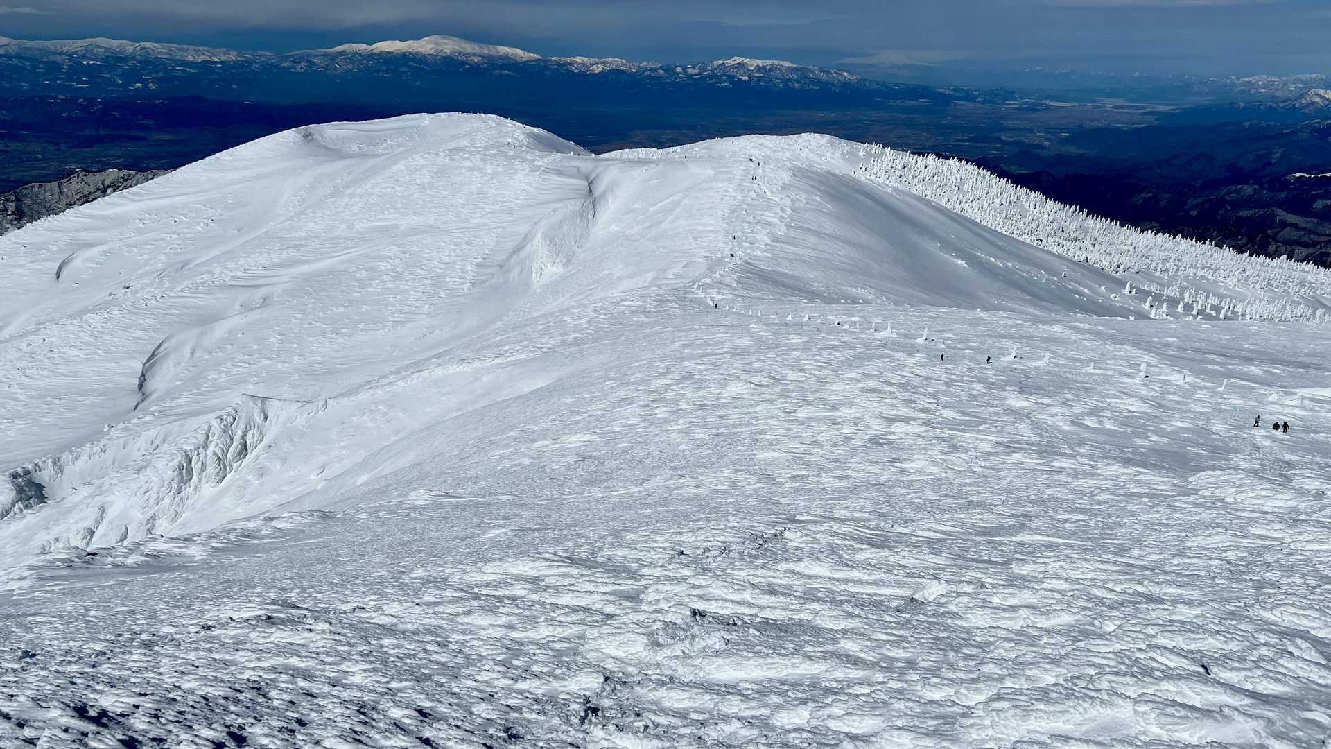 振り返って白一色の雪原に感嘆😄。クロールで泳ぎて〜！