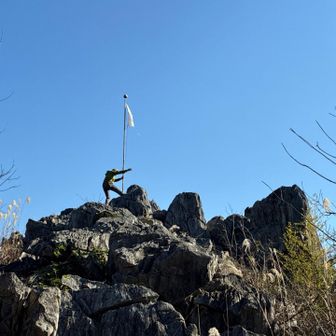 はい到着！

本当は日の丸なんだって🇯🇵

破けてるよ笑

この写真だけだったら凄い山登ったみたい笑

歩いて10分弱やで🐼