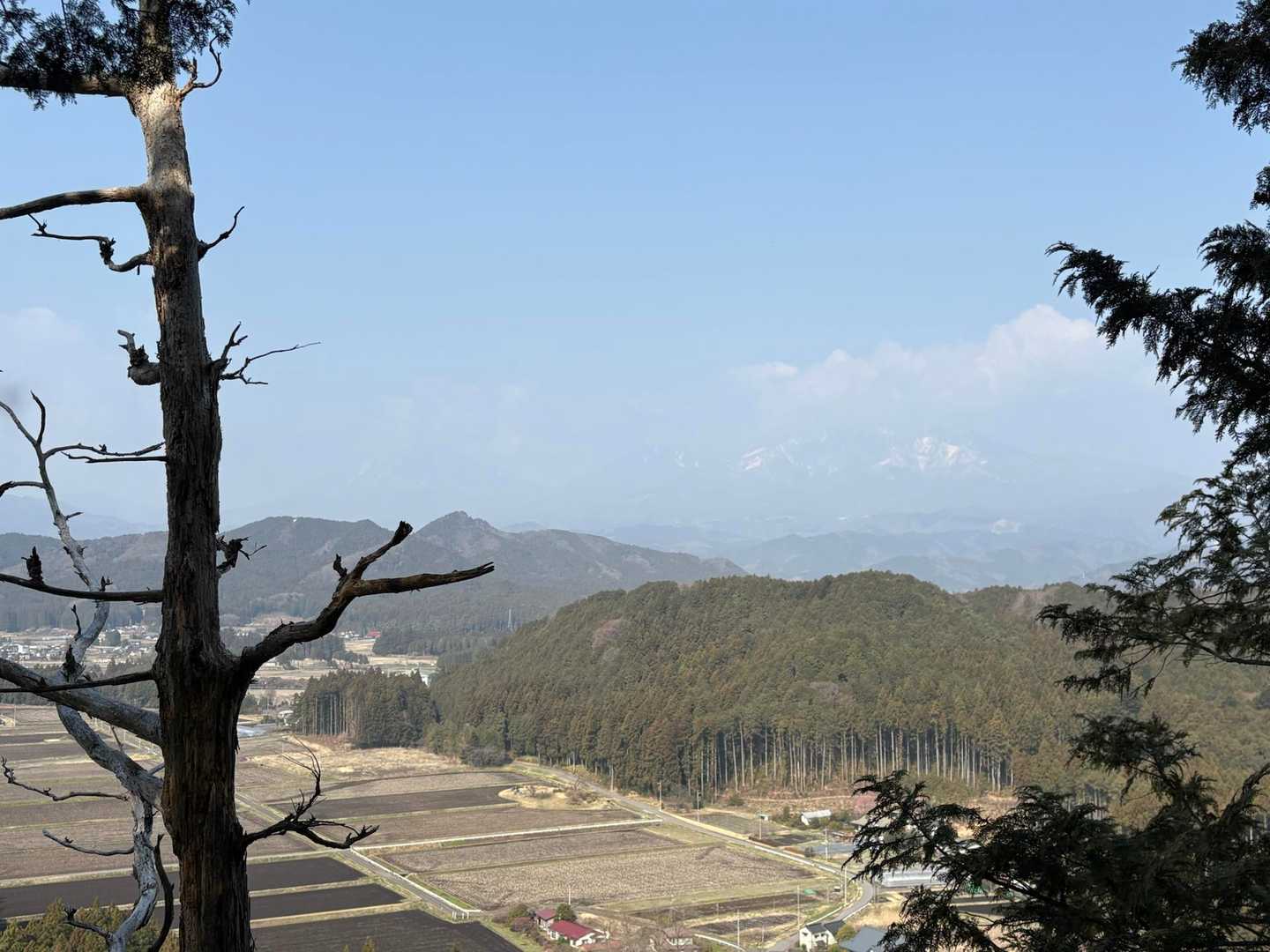 ガスっているが男体山と女峰山がうっすら