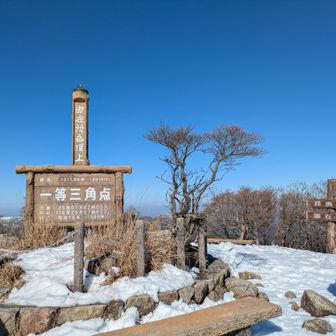 山頂　ロープウェイで来られる方も多かった