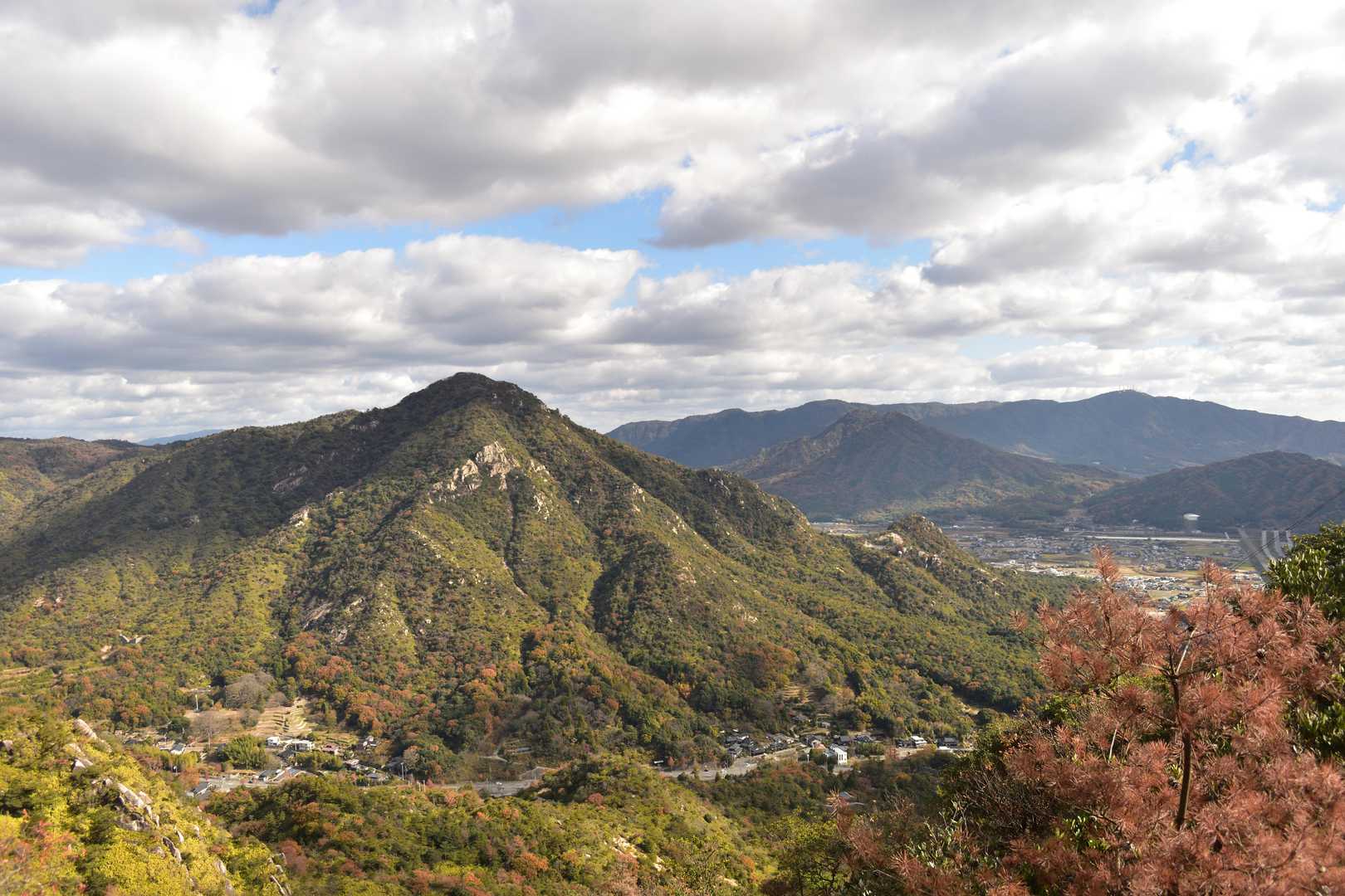 まずは東側
右田ヶ岳、矢筈ヶ岳、大平山の連なり