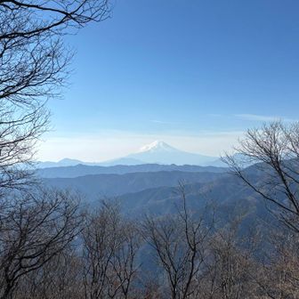 御前山の山頂が見えてきた！というポイントがいちばん綺麗に富士山が見える