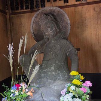 如意輪観世音菩薩（にょいりんかんのん）が安置されています。
延寿、安産、除難などの功徳があるとされており、地域の方によって大切にされているようです😌