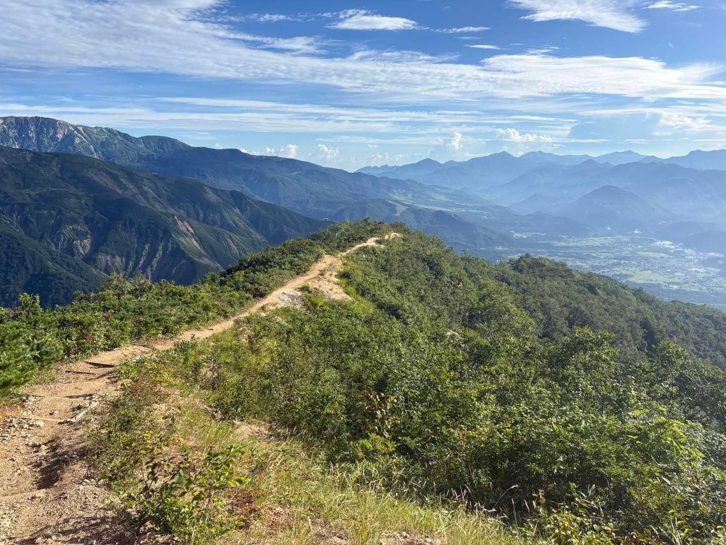 白岳-西遠見山-大遠見山-中遠見山-五竜登山口-二ノ背髪- 縦走コースの写真