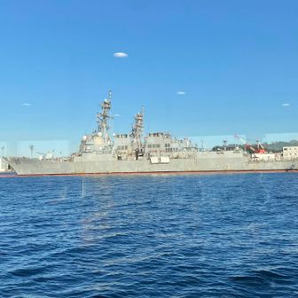 イージス艦、大きいです