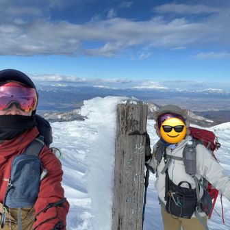 月山はてっぺんが雲
