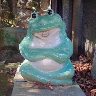 🐸が座って待っていた

話しかけてケロ