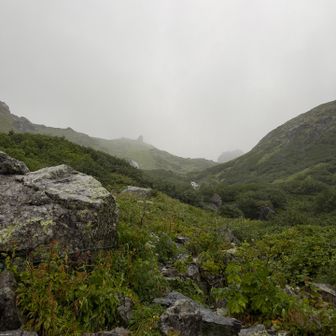 上では雷ゴロゴロ。怯えながら降りる