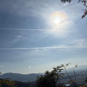 飛行機雲、並行して２本✈️
どんなにきつい急登でも登ってしまえば全てチャラ😂
素敵な景色見たらきつかったこと忘れちゃう😆