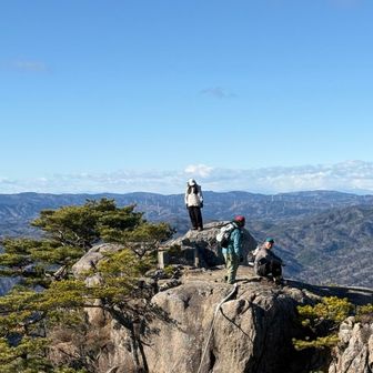 女体山からの男体山