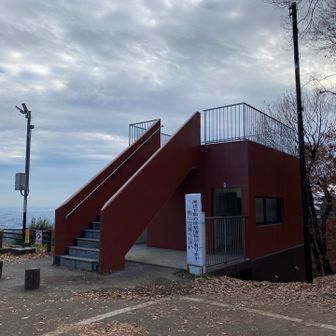 再びのモータープールでフィニッシュ。
のんびり1時間くらいの山歩であった。
今月はなかなか山に行けなかったので、久しぶりで楽しかった。
今月中に登り納めに行きたいけど、行けるかな。