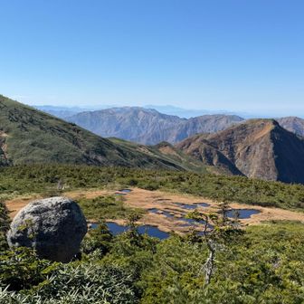 たまご岩〜
無駄にここまできてしまったが下山の足持つかな…