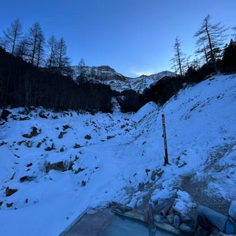 もう最高😍
雲上の湯からは硫黄岳🏔️
めっちゃ風吹いてる