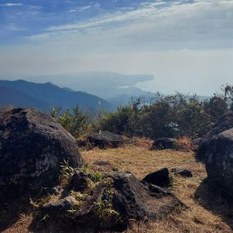 頂上眺め、黄砂で、霞んでる～