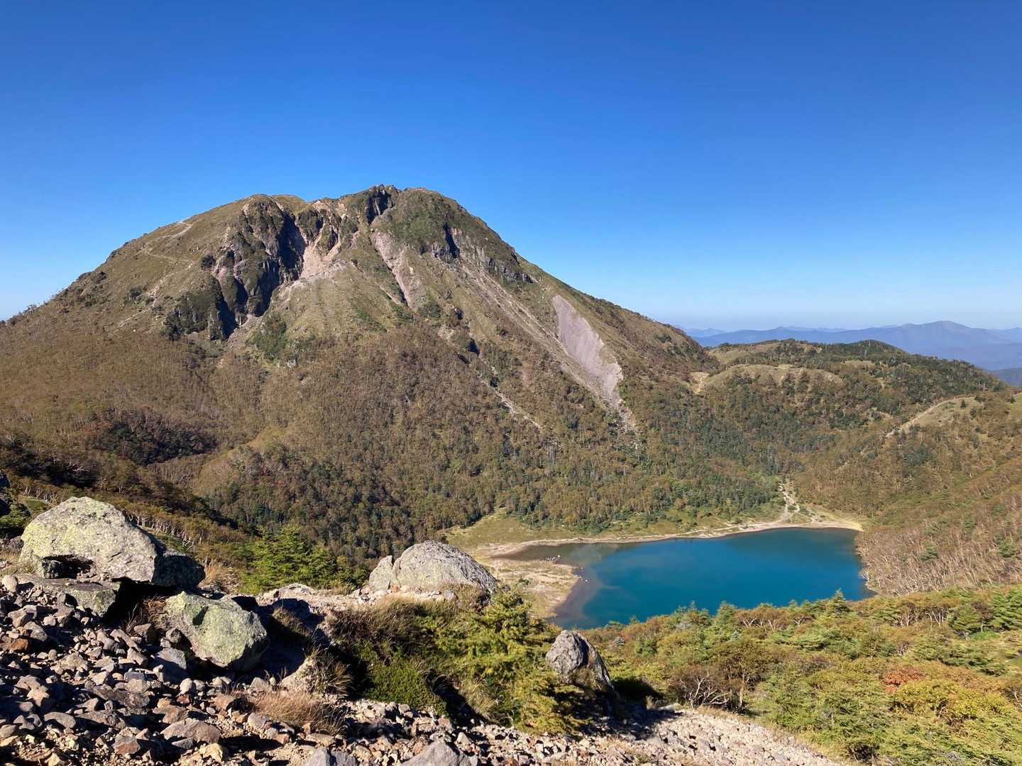 奥白根山と五色沼が美しい