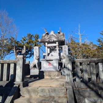足利の両崖山に見えてしまう足利依存w
ここは妙法ヶ岳⛰️三峯神社奥社
ここが一番パワーがあるとか✨