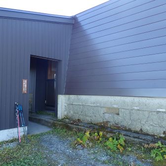 茂倉岳避難小屋