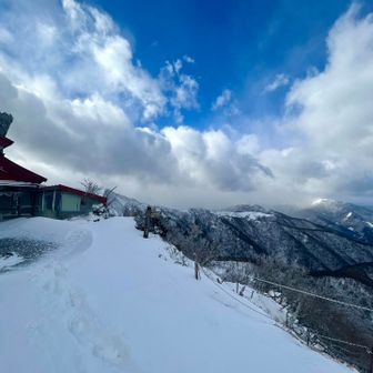 左奥に次郎さん右は三嶺かな。当初は僕的には寒峰予定だったが祖谷は車出せないかなーと思ってね