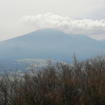 浅間山　　
前掛山登ってみたいな〜　まだまだ活動中で、近づけませんね。