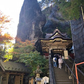 榛名神社に移動して　
鉾岩(ほこいわ)   双龍門