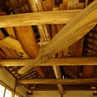 八幡神社の木製プロペラ。フムー・・・