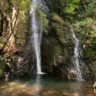南天の滝。マイナスイオンを浴びる。水の色が美しすぎて。