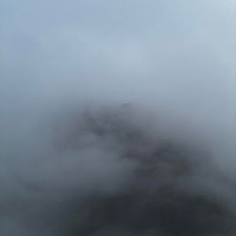 目の前の南峰やったっけ？それも一瞬だけうっすら見えただけ😅