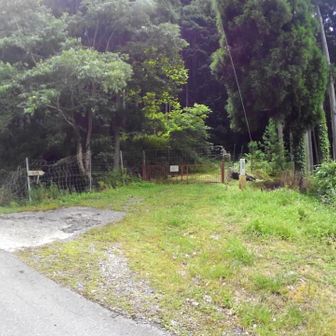 振り返って反対側の月谷登山口