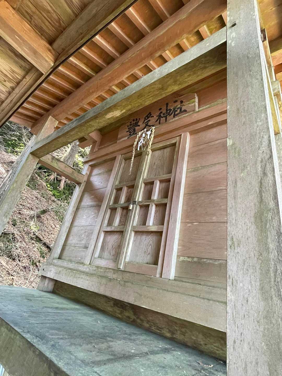 遷宮があり、今は東を向いている
お伊勢さんの方を向いているそうだ