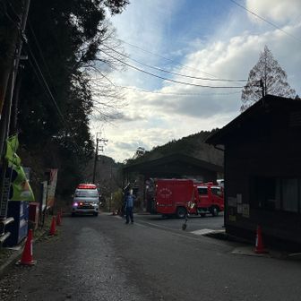 下山途中で足を負傷したベテランさんがおられました。

レスキューに連絡してくれた方や背負ってくれた方、皆さんで協力して無事救助🙌

明日は我が身

来年も身を引き締めて山遊びをしよう…

と改めて考えた登り納めとなりました⛰️

