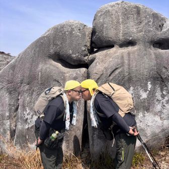 誰も付き合ってくれず1人でキッスどーい💋🪨