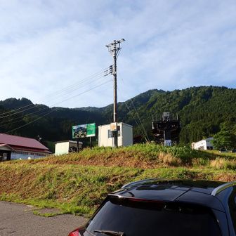 粟巣野スキー場駐車場に人影なし
