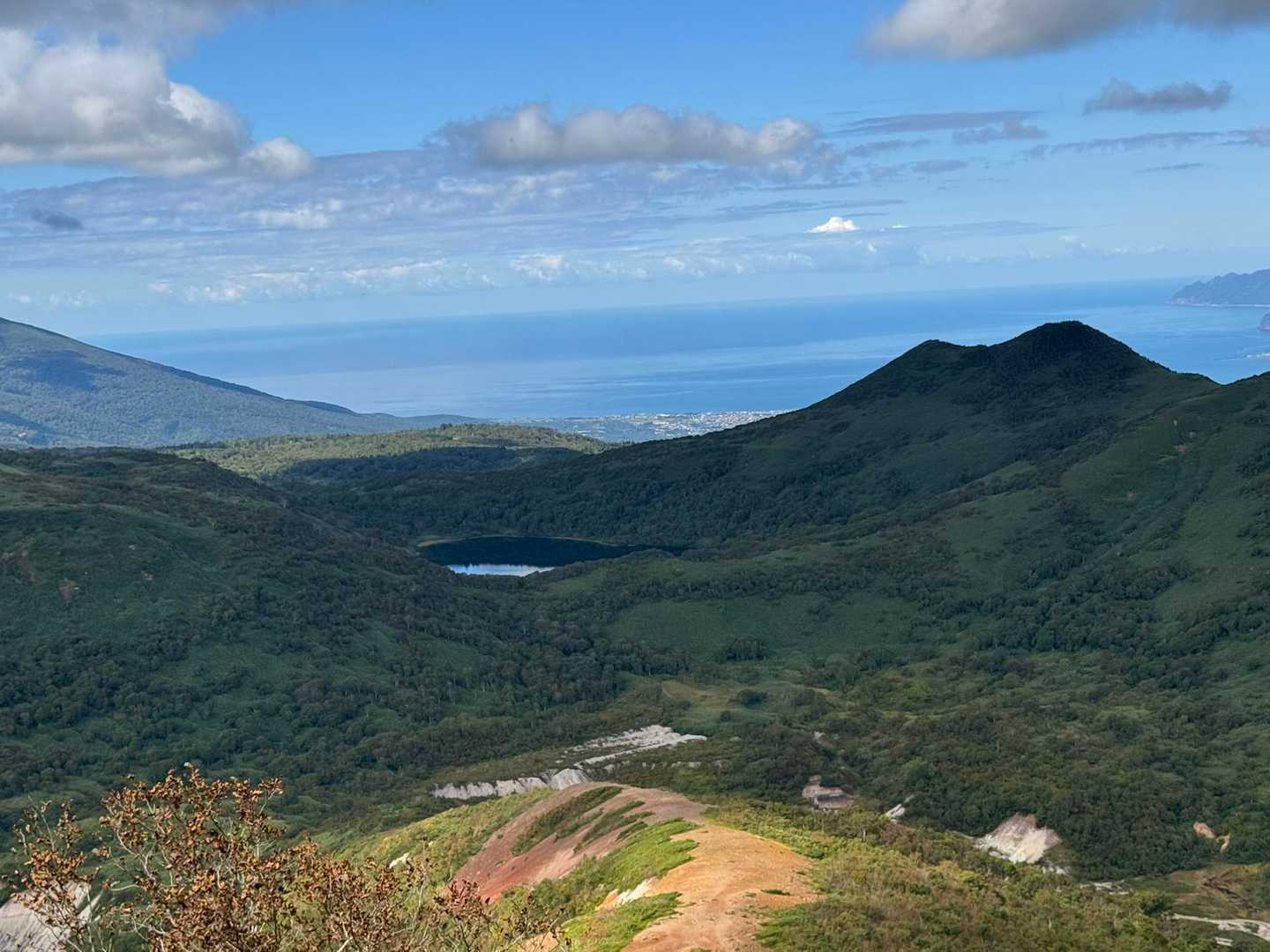 イワオヌプリ往復 | ニセコで岩肌と火山を感じるお手軽ハイキングコースの写真