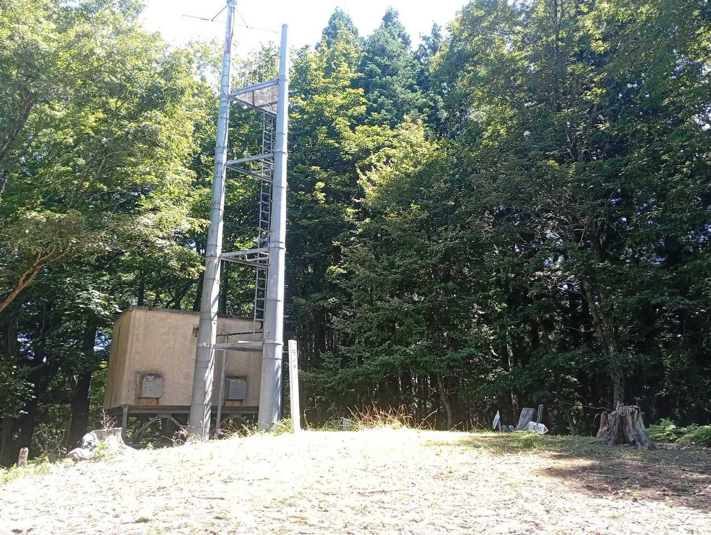2人なら充分な快適な頂上　広場