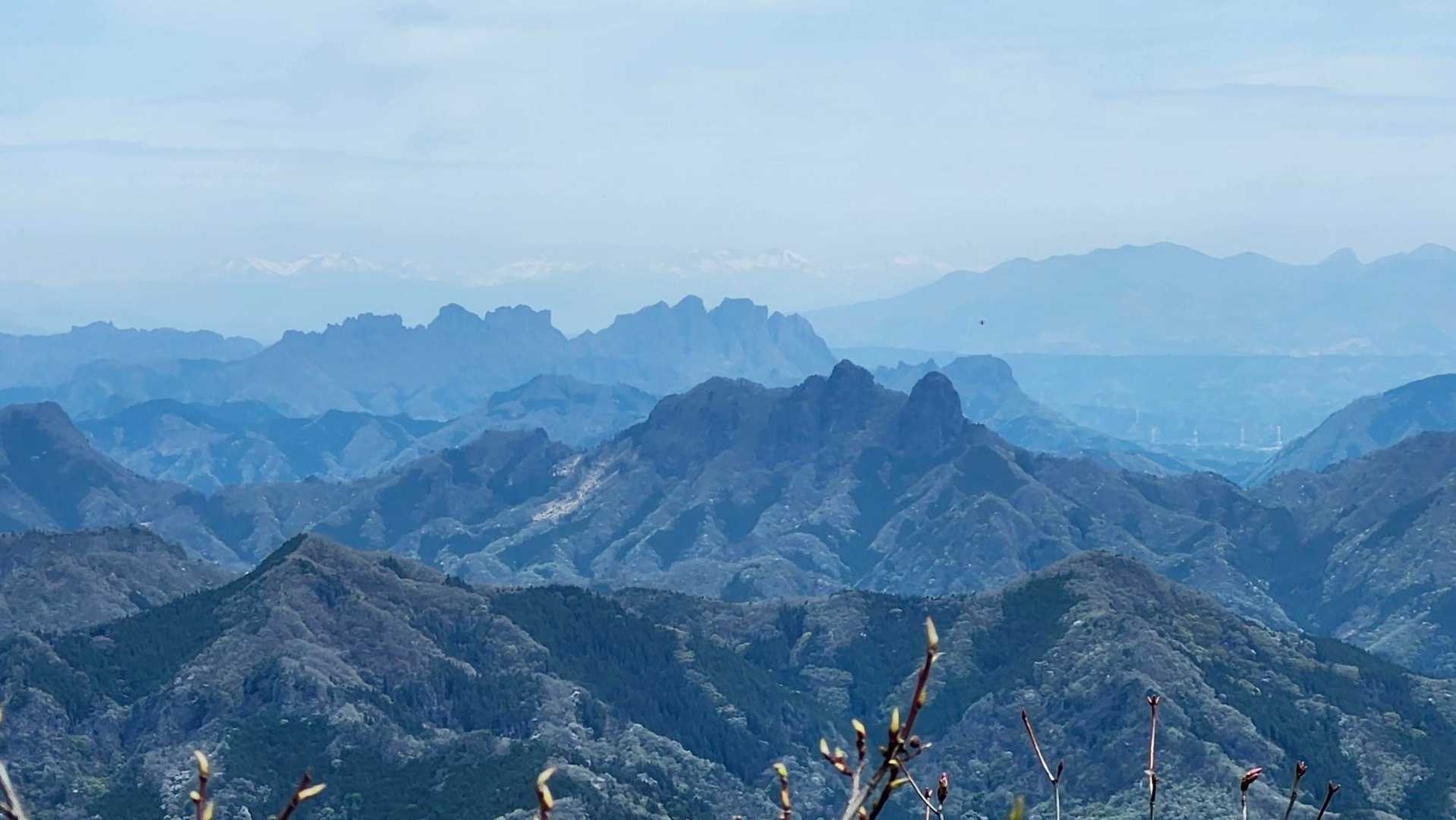鹿岳と妙義山。ギザギザコンビ