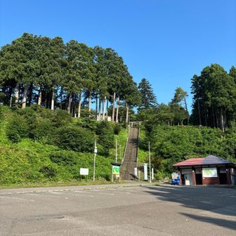 休日の朝バージョンの階段及び🅿️

誰もいない😅