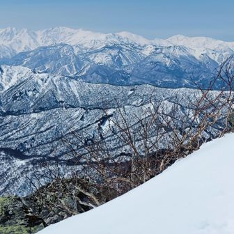 白馬岳〜雪倉岳〜朝日岳〜長栂山〜栂海新道
