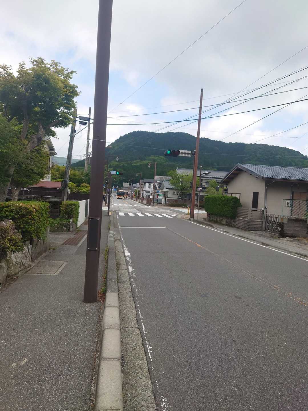 下界に降りてきた
観光客かなり多いです