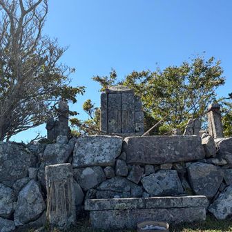 頂上に到着。シルバーウィークで、沢山人がいました。