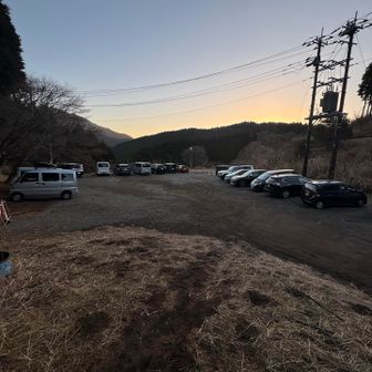 夜中は一人でオバケ出たらどうしようと心細かったが朝になったら満車でビックリ。