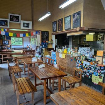 店内は風が通って涼しい。