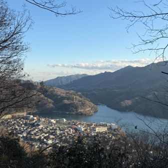 相模原駅へ向けて下山しています。