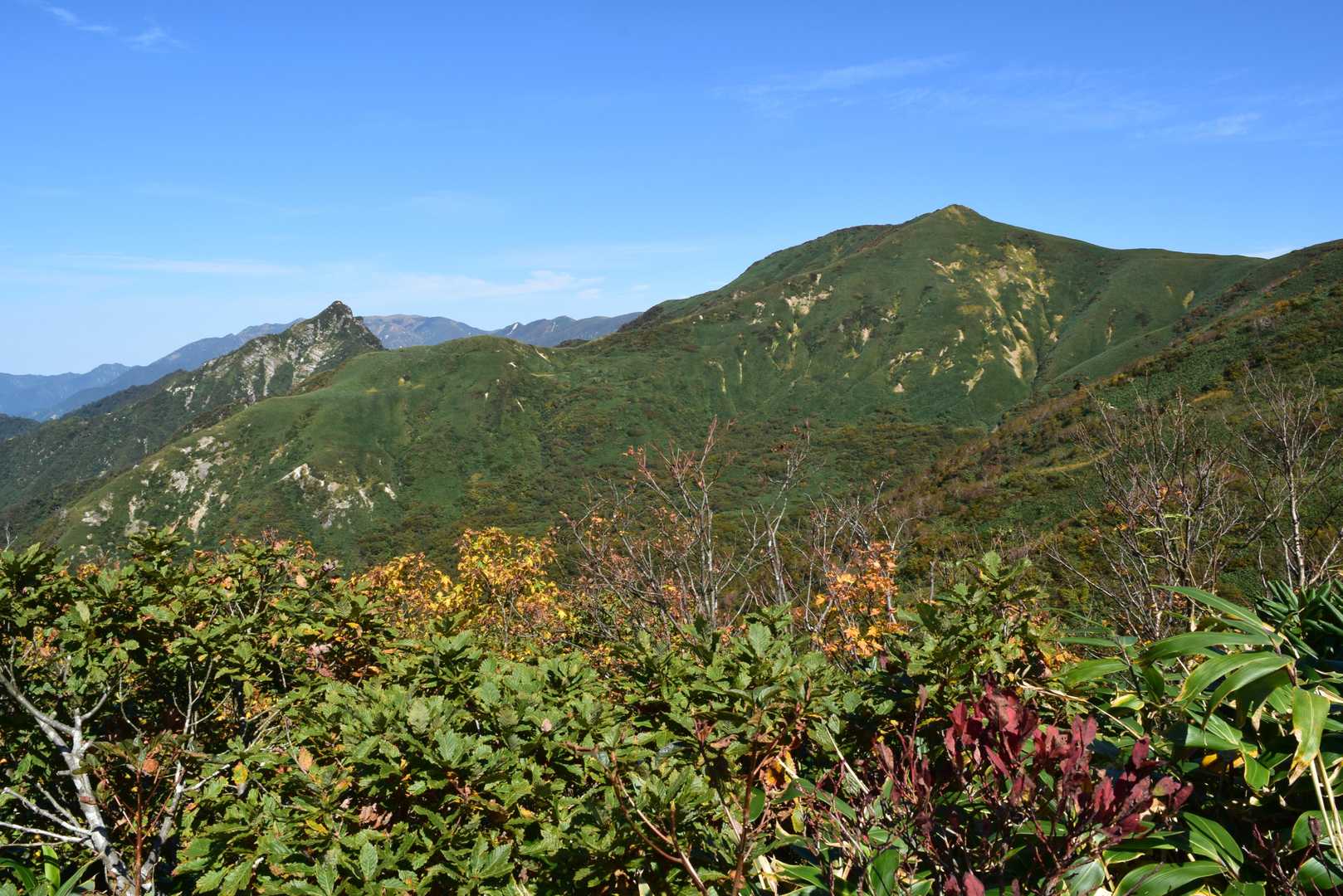 左：大源太山、右：七ツ小屋山